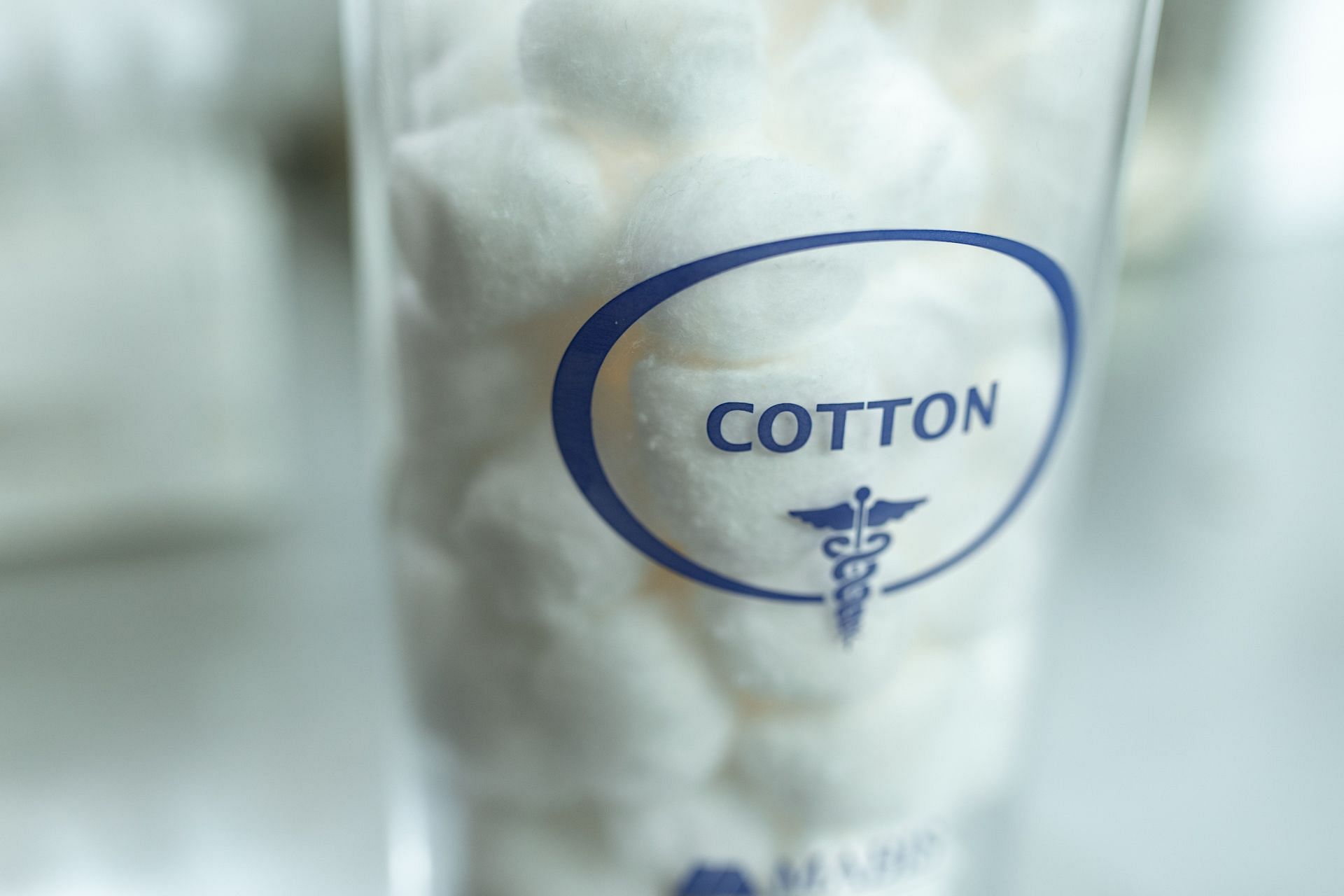 Natural oil for toothache (Image sourced via Pexels / Photo by RDNE Stock project)